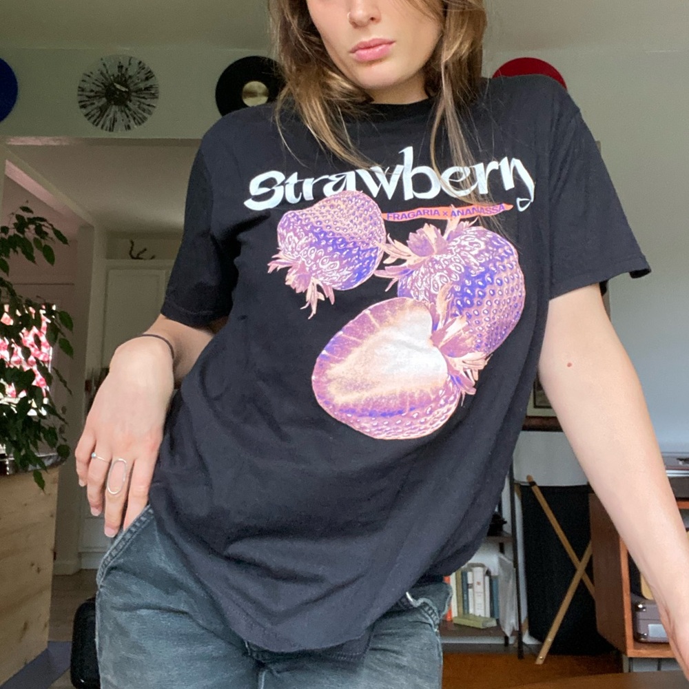 At the Moment Graphic Tee “Strawberry”